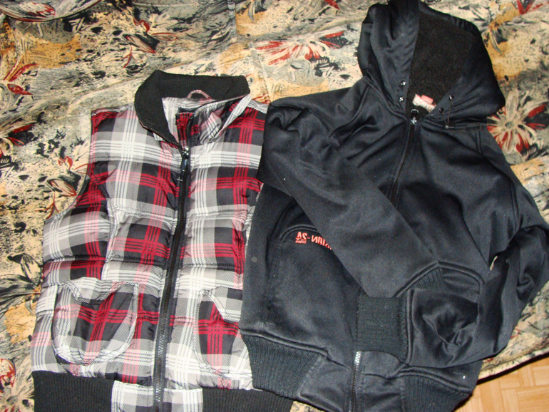 Отдам вещи на мальчика  .Игрушки  книги.