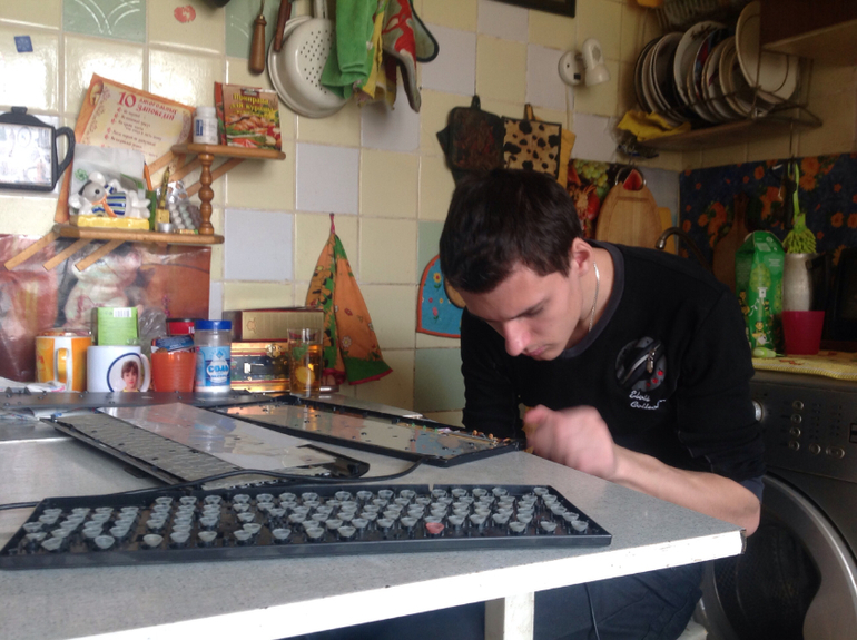 Лужу-Паяю . Чиню - Починяю)))