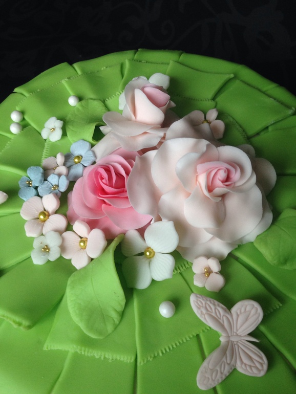 Тортик с лошадкой и капкейками))