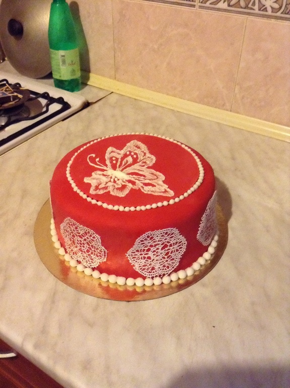 Первый торт... Который не стыдно показать, жду советов