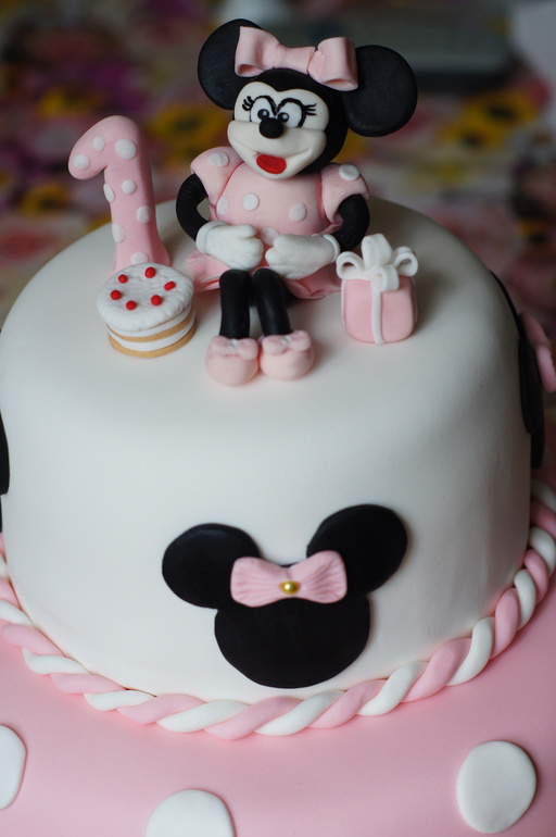 тортик на годик.Не судите строго,я новичок...))с тапками-мимо..