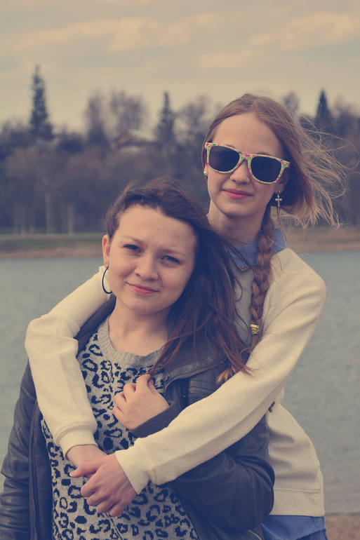 Аленка и недовольная подружка...