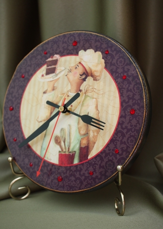 Опять идут старинные часы....