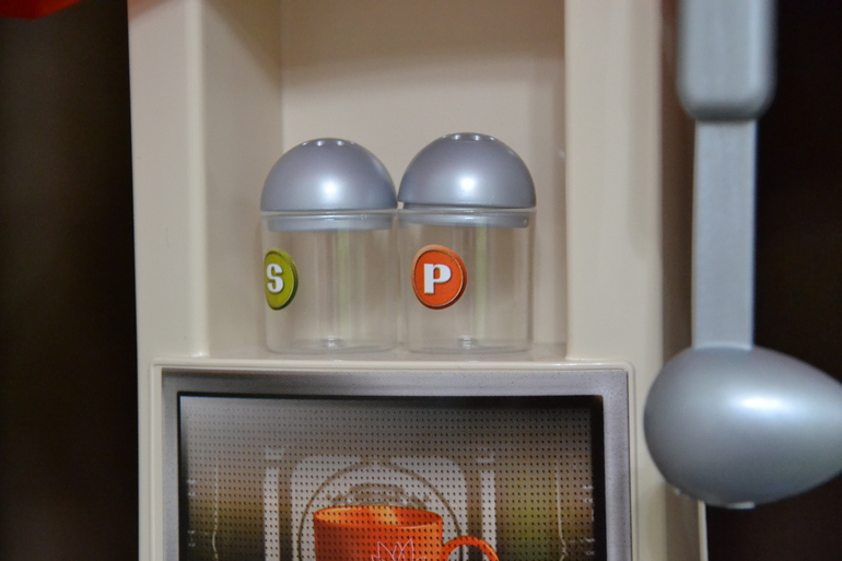 Маленькая хозяйка (на кухне)