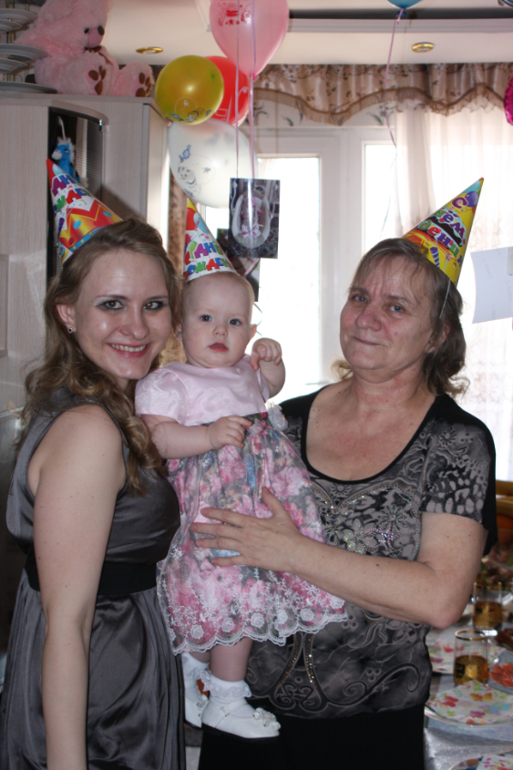 Нашей Златочке годик!!!