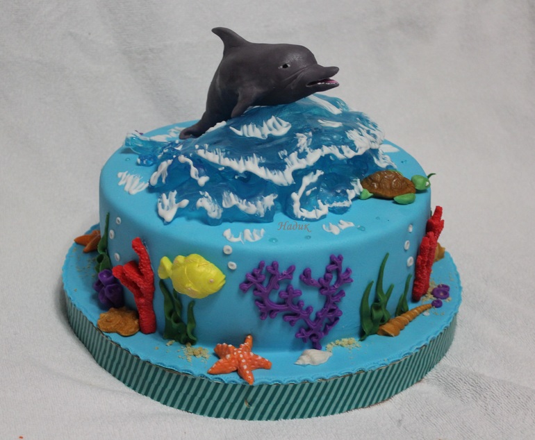 Морской с дельфином