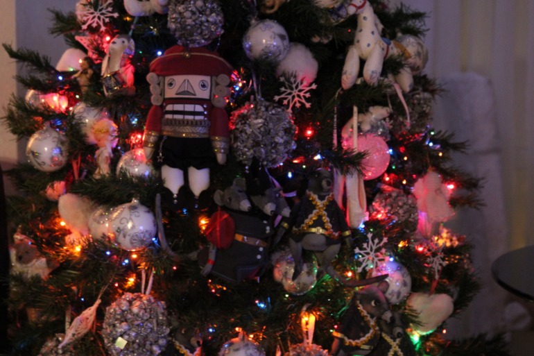 новый год к нам мчится...