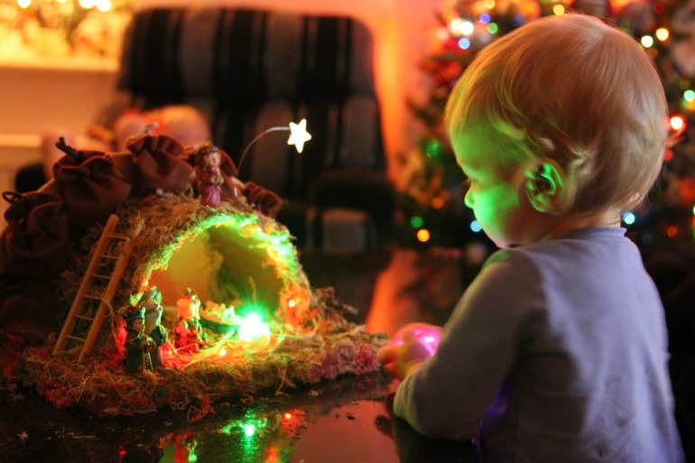 календарь ожидания праздника или рождественский вертеп