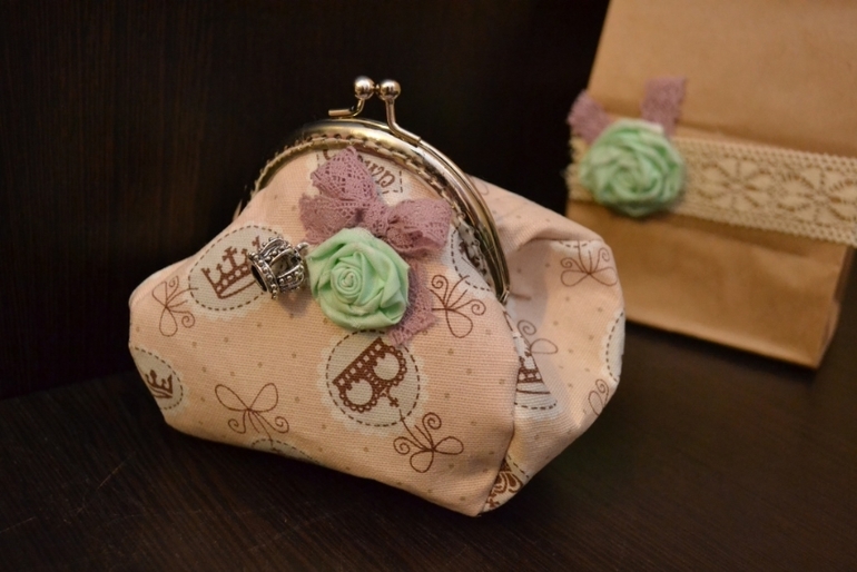 В подарок подруге.