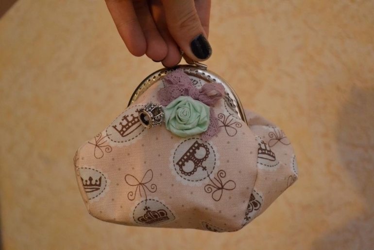 В подарок подруге.