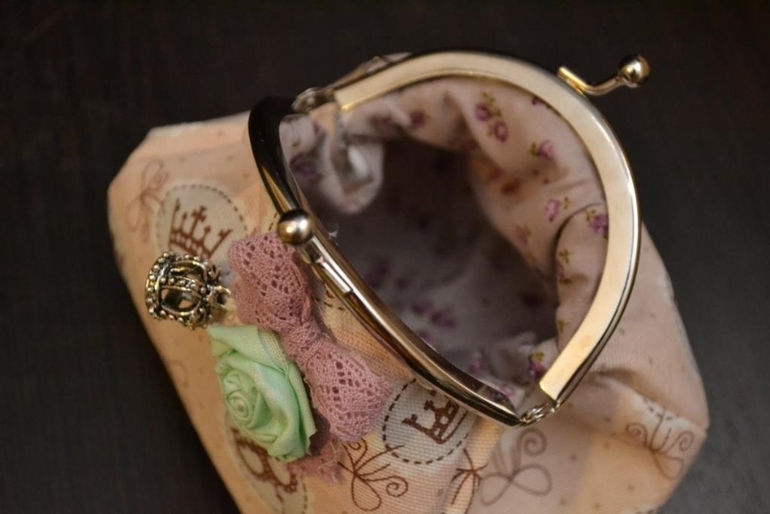 В подарок подруге.