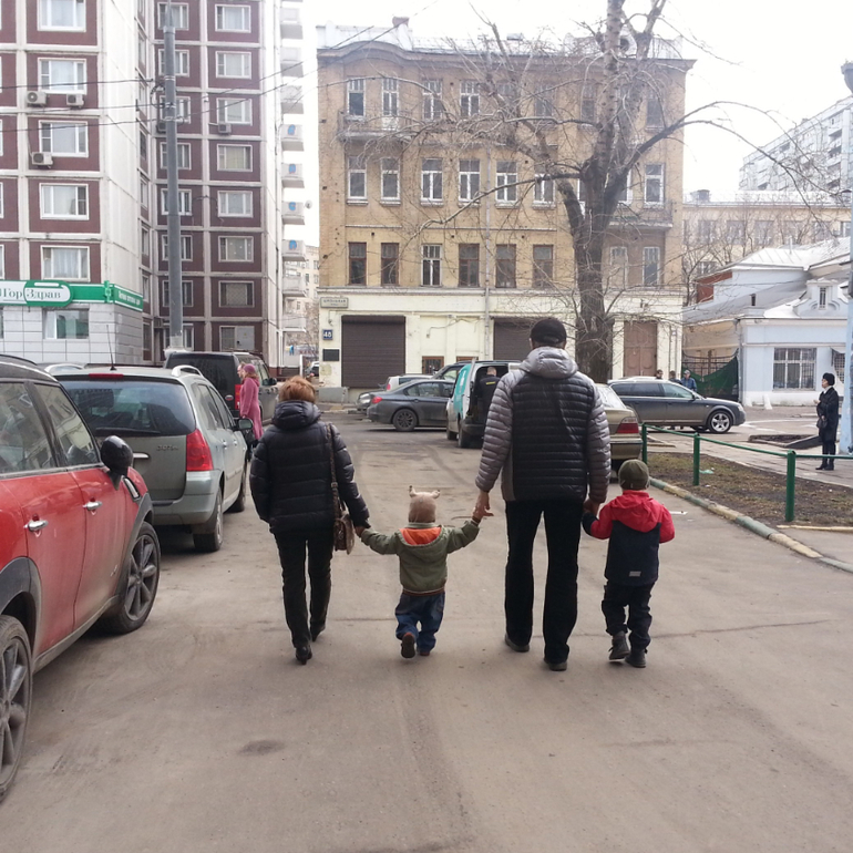 Вчера не сиделось мне дома...