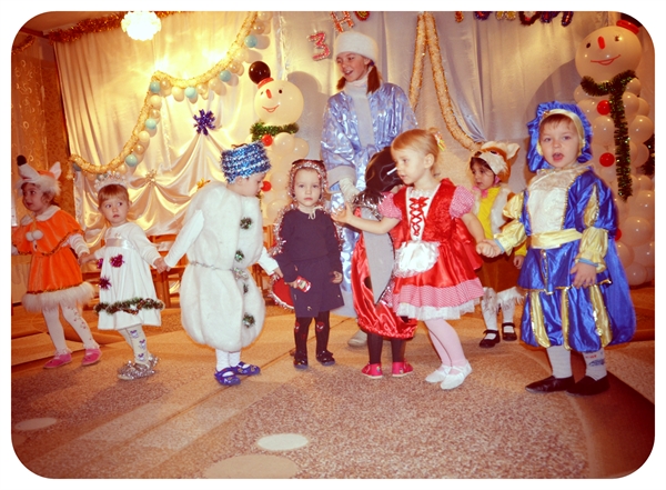 Первый новогодний утренник в яслях