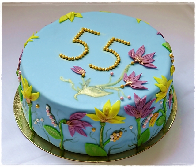 С фантазийными цветами ...