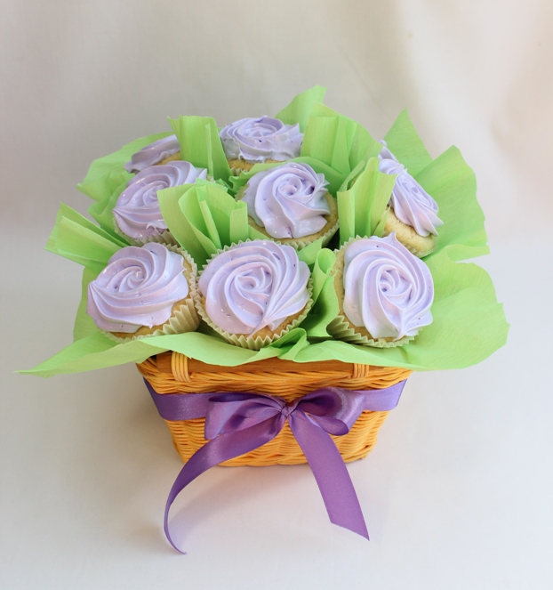 корзинка с капкейками