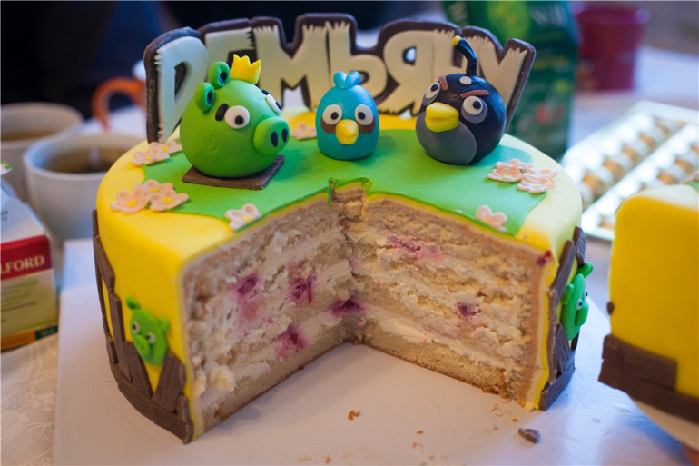 Торт со злыми птичками