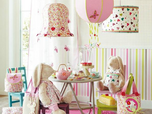 Порхающие бабочки для девочки