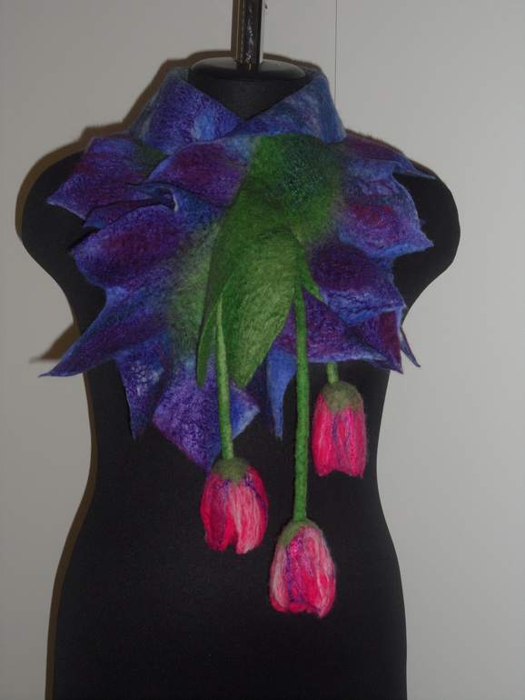 Так сильно захотелось тюльпанов-решила их свалять