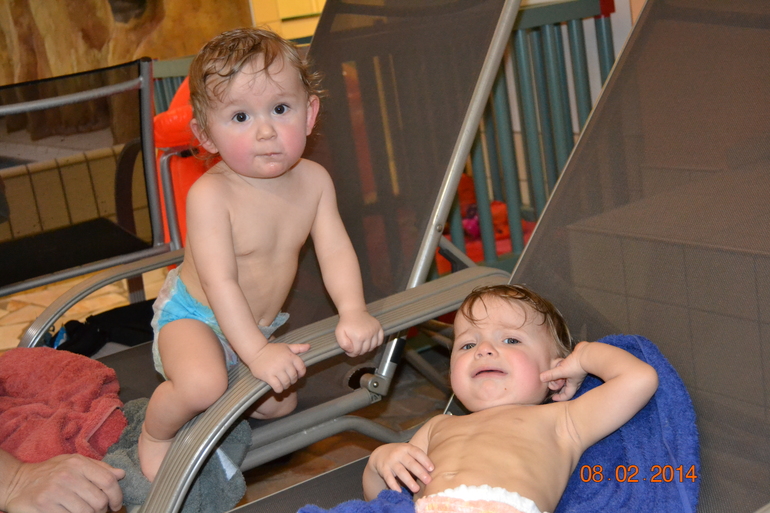 Первый раз в бассейне!