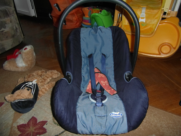 Автомобильное кресло люлька от 0 до 13 кг.