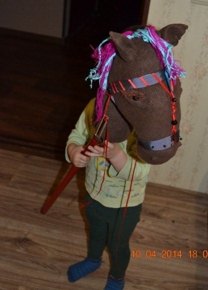 Лошадка на палке