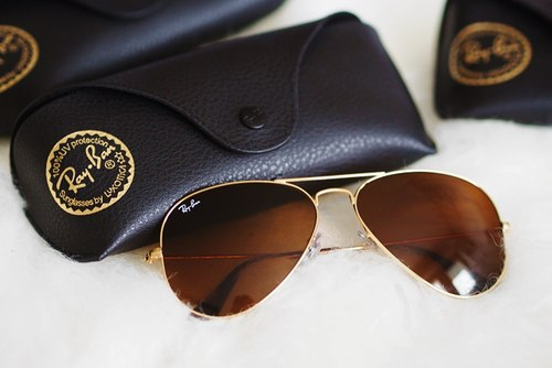 Очки RAY BAN 1590 руб. В подарок шелковый LOUIS VUITTON.
