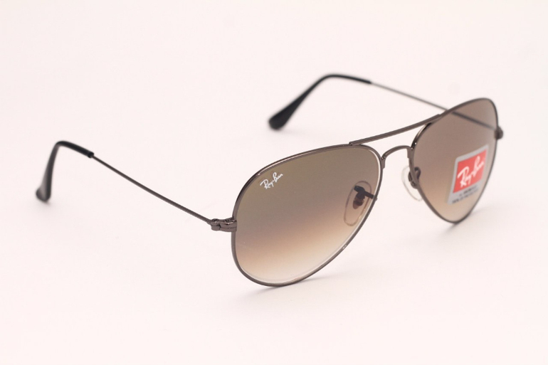 Очки RAY BAN 1590 руб. В подарок шелковый LOUIS VUITTON.