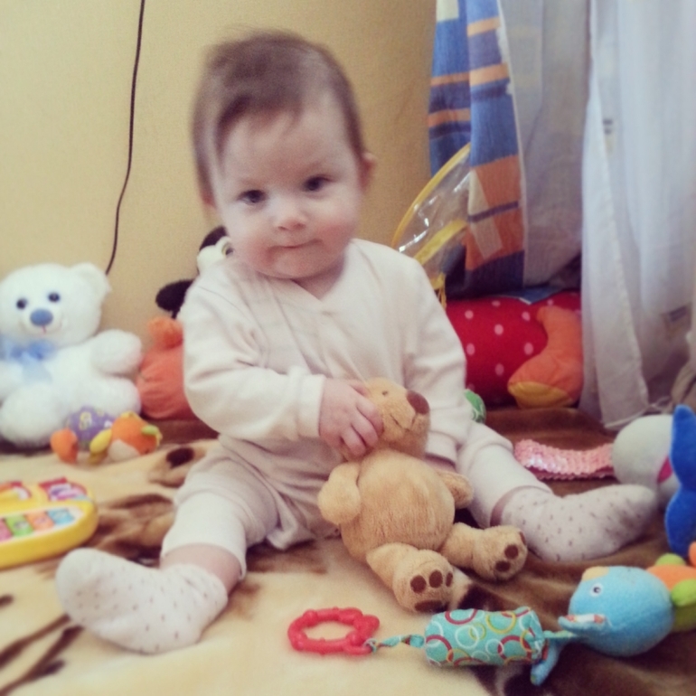 ползаем, садимся,сидим,встаем на ноги