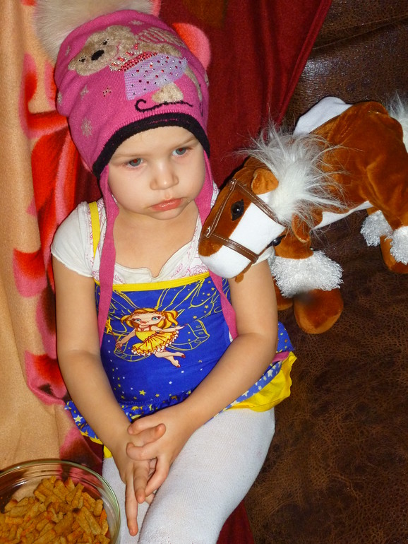 ВЕСЬ ВЕЧЕР И ВСЮ НОЧЬ ДОЧА БЫЛА В ЭТОЙ ШАПОЧКИ...