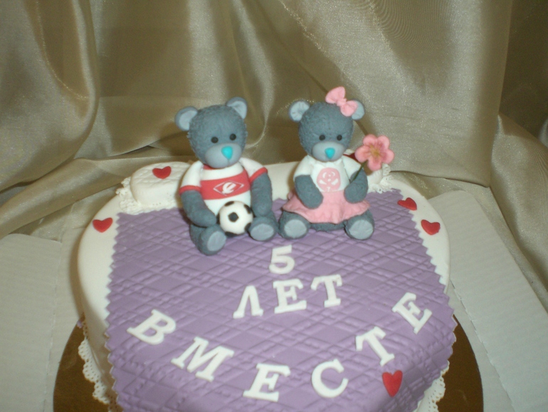 Торт на 5 летний юбилей свадьбы.