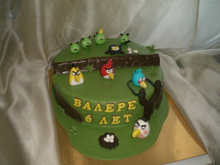 Торт на заказ в Ивантеевке с злыми птичками Angry birds
