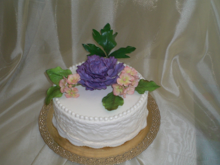 Торт  с пионом на заказ для женщины на юбилей