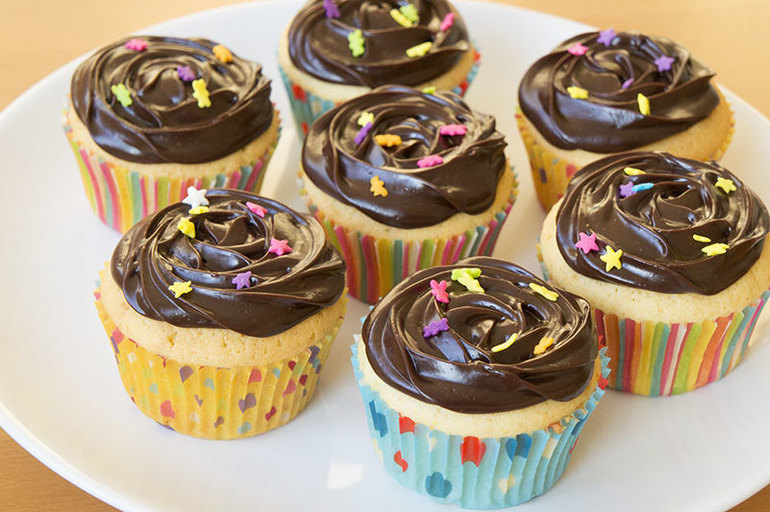 Классика жанра- ванильные с курдом и необычные - апельсиновые с шоколадом