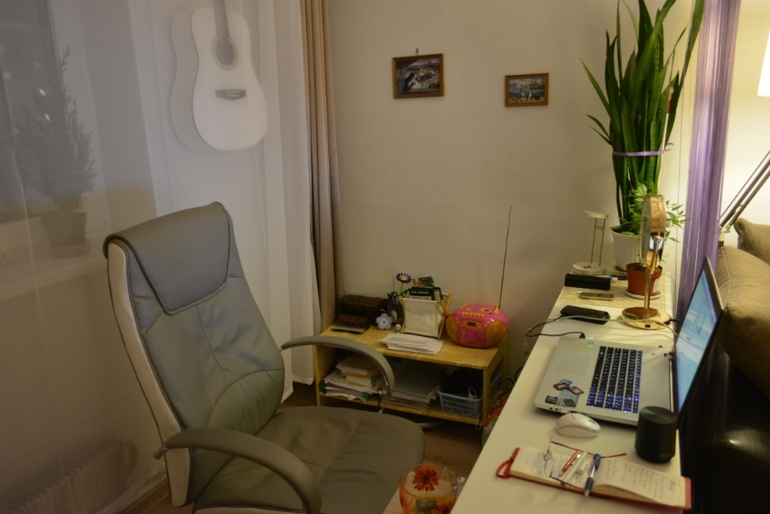 Решила показать свою комнату))