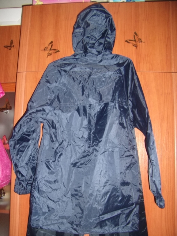 Продам НОВЫЙ костюм-штормовку (непромокайка для больших :)) фирмы Регатта из Англии