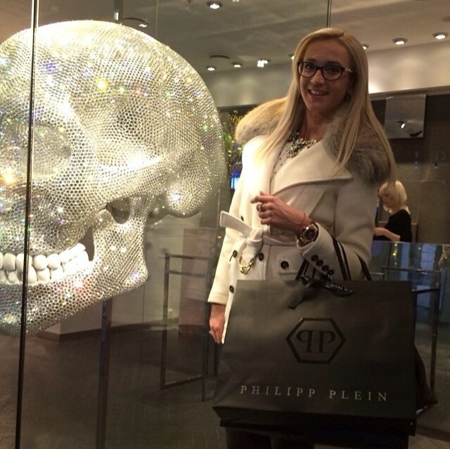 какой фирмы пальто,кто знает????