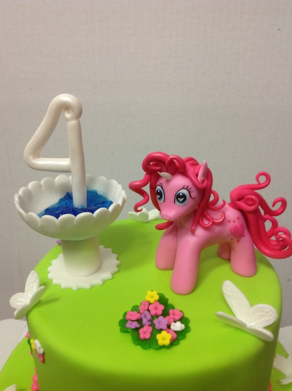 два тортика с пони