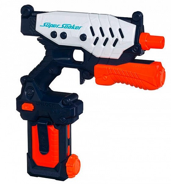 Маленькие непоседы просто обожают плескаться и брызгаться.