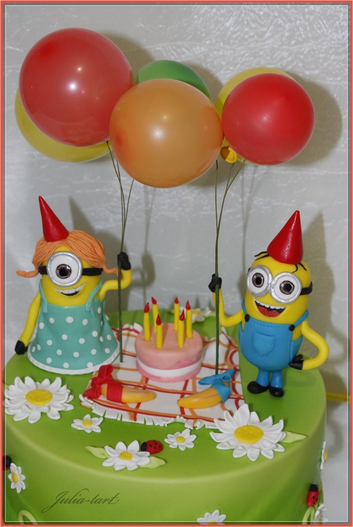 Торт "Миньоны на пикнике")