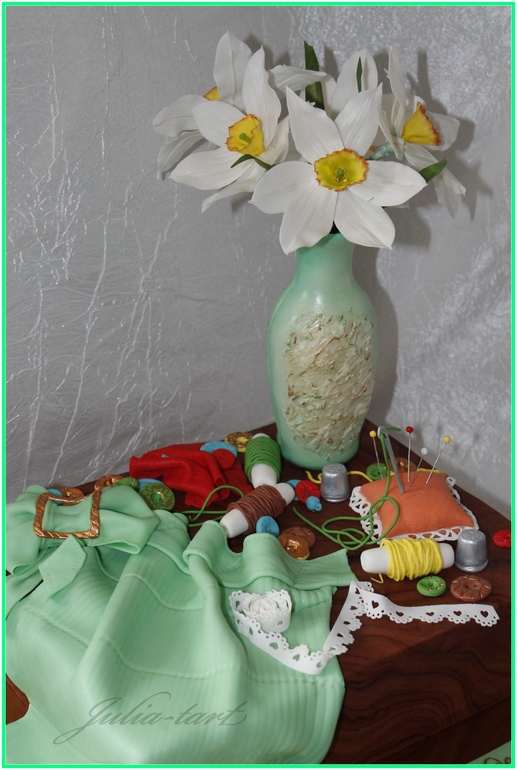 "Столик портнихи"