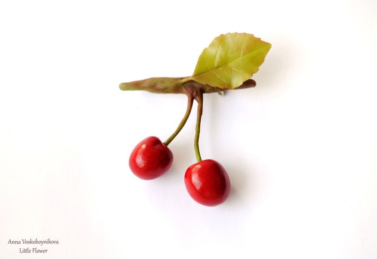 Брошь "Вишенки"