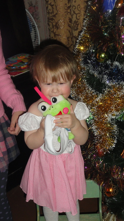 Спасибо нашей снегурочки за подарки под елку!