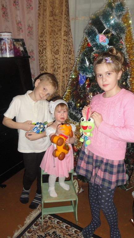 Спасибо нашей снегурочки за подарки под елку!