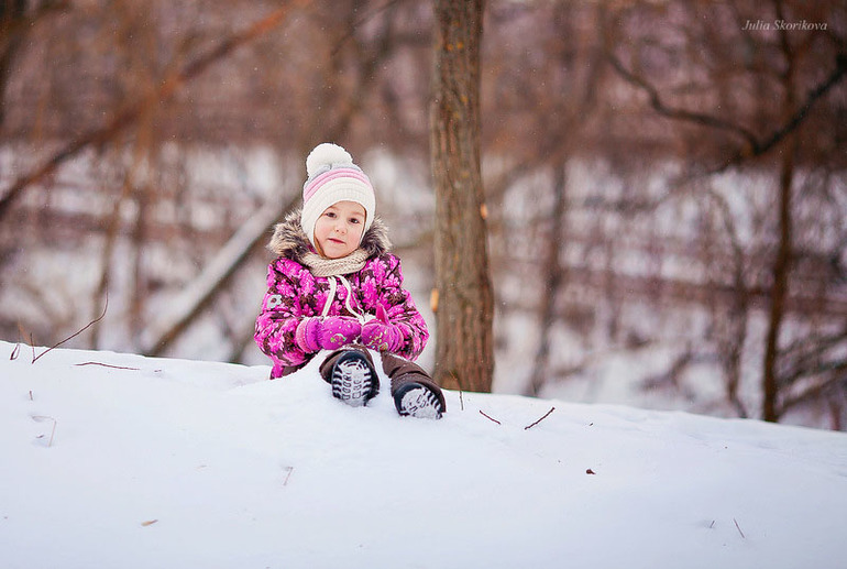 Катюша и Эвелина. ( это был последний день зимы со снегом.)