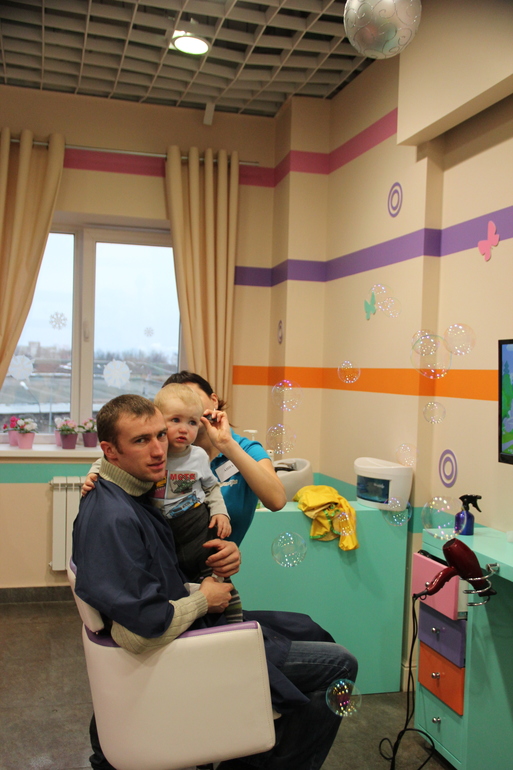 Первый раз... подстригаться...