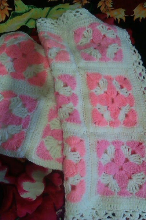 Плед и подушка для племянницы.