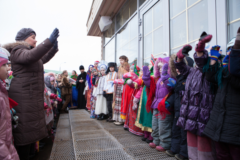 Давно хотела показать. Наши Рождественские гуляния в Воскрсной школе.