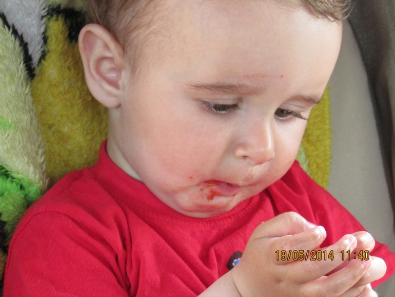 Урожай клубничный...Мише 9 месяцев