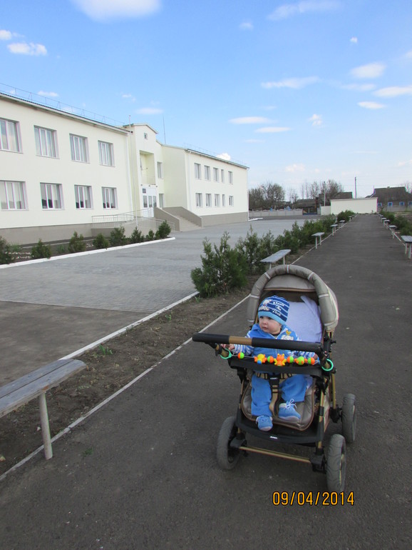 Наша прогулка сегодня...Маша 7 лет миша почти 8 месяцев папа и я