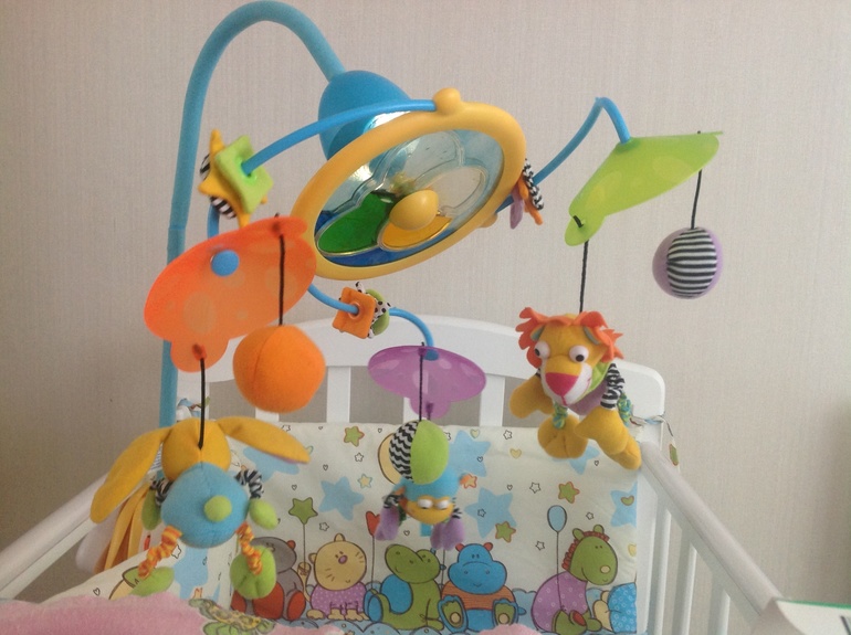 Мобиль Tiny Love-папа принес развлекуху сыну!